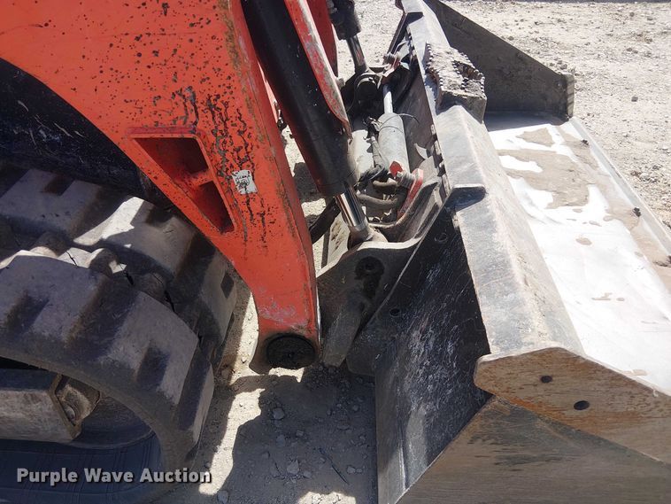 image for item DU3105 2023 Kubota SVL75-2 tracked skid steer loader