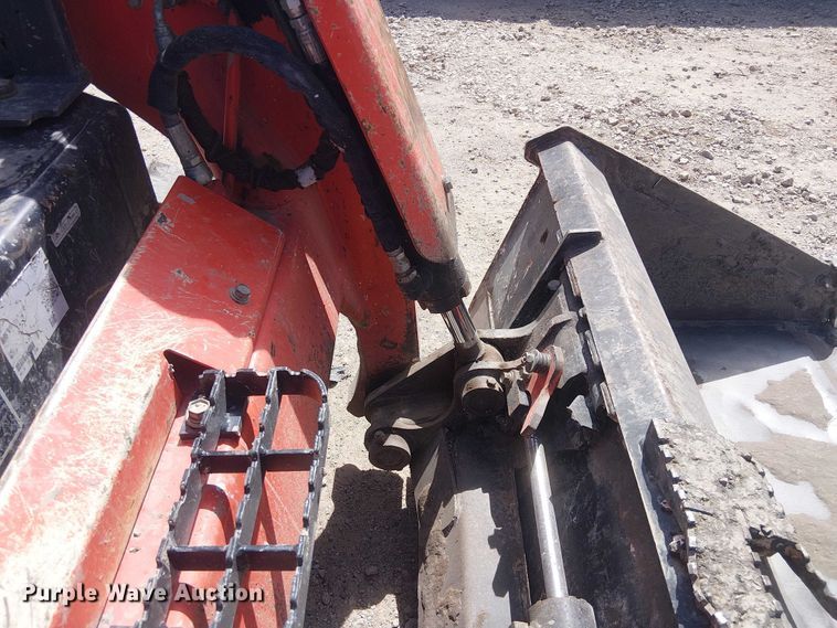 image for item DU3105 2023 Kubota SVL75-2 tracked skid steer loader