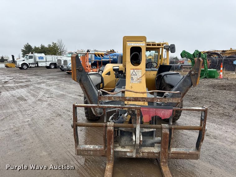 image for item DZ4396 2009 Caterpillar TL943 telehandler