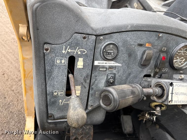 image for item DZ4396 2009 Caterpillar TL943 telehandler