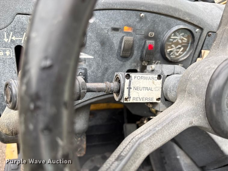 image for item DZ4396 2009 Caterpillar TL943 telehandler