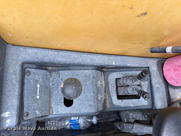 image for item DZ4396 2009 Caterpillar TL943 telehandler