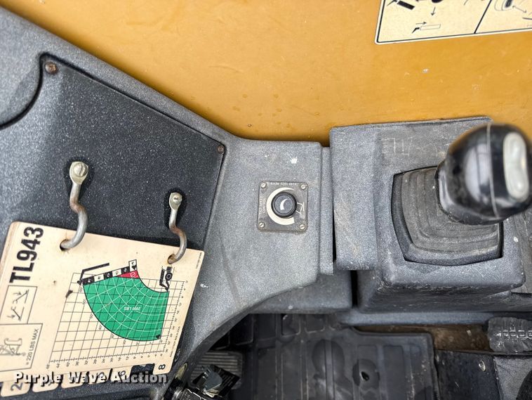 image for item DZ4396 2009 Caterpillar TL943 telehandler