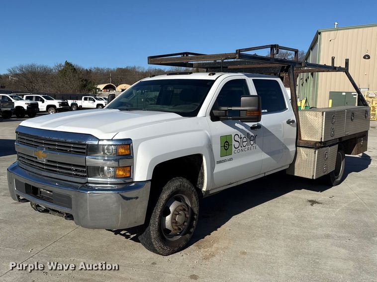 2017 Chevrolet Silverado 3500HD Crew Cab flatbed pickup truck