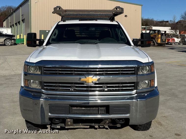image for item DZ4402 2017 Chevrolet Silverado 3500HD Crew Cab flatbed pickup truck
