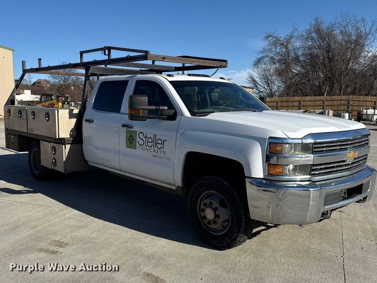 image for item DZ4402 2017 Chevrolet Silverado 3500HD Crew Cab flatbed pickup truck