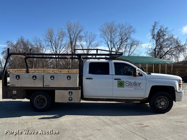 image for item DZ4402 2017 Chevrolet Silverado 3500HD Crew Cab flatbed pickup truck