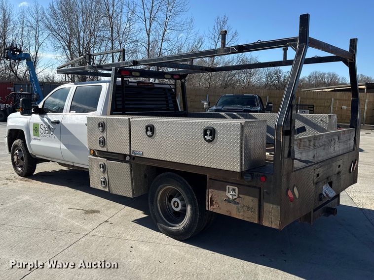 image for item DZ4402 2017 Chevrolet Silverado 3500HD Crew Cab flatbed pickup truck