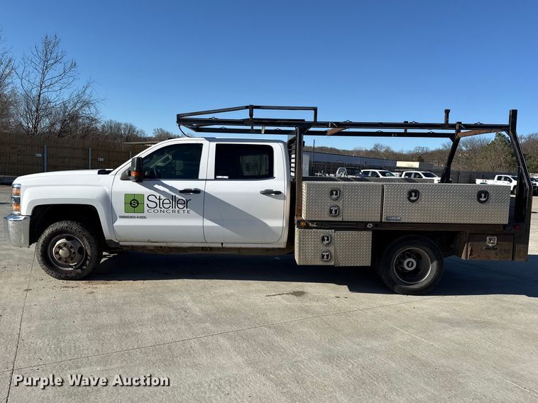 image for item DZ4402 2017 Chevrolet Silverado 3500HD Crew Cab flatbed pickup truck
