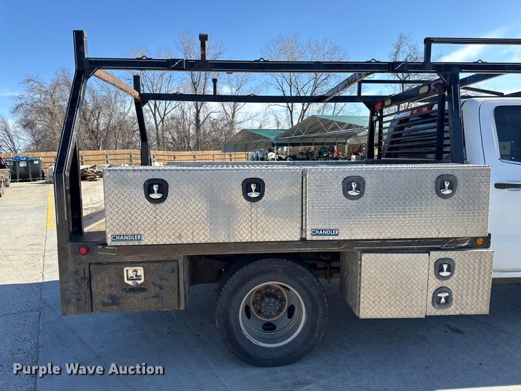 image for item DZ4402 2017 Chevrolet Silverado 3500HD Crew Cab flatbed pickup truck