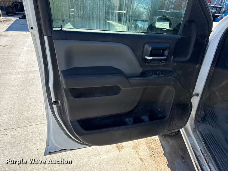 image for item DZ4402 2017 Chevrolet Silverado 3500HD Crew Cab flatbed pickup truck
