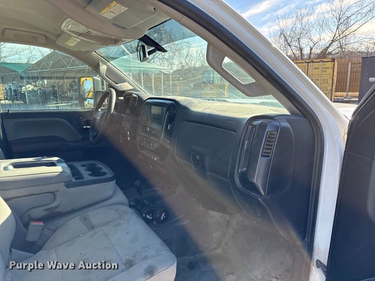 image for item DZ4402 2017 Chevrolet Silverado 3500HD Crew Cab flatbed pickup truck