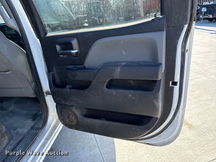 image for item DZ4402 2017 Chevrolet Silverado 3500HD Crew Cab flatbed pickup truck