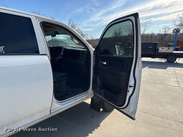 image for item DZ4403 2019 RAM 5500 Crew Cab flatbed truck