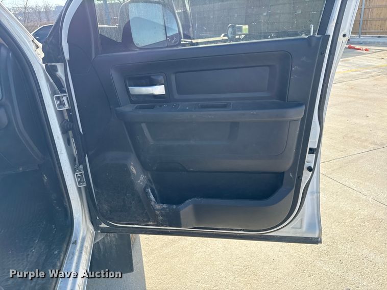 image for item DZ4403 2019 RAM 5500 Crew Cab flatbed truck