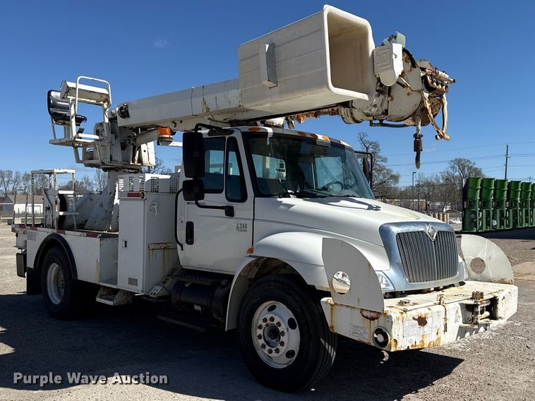 image for item DZ4425 2004 International 4300 digger derrick truck