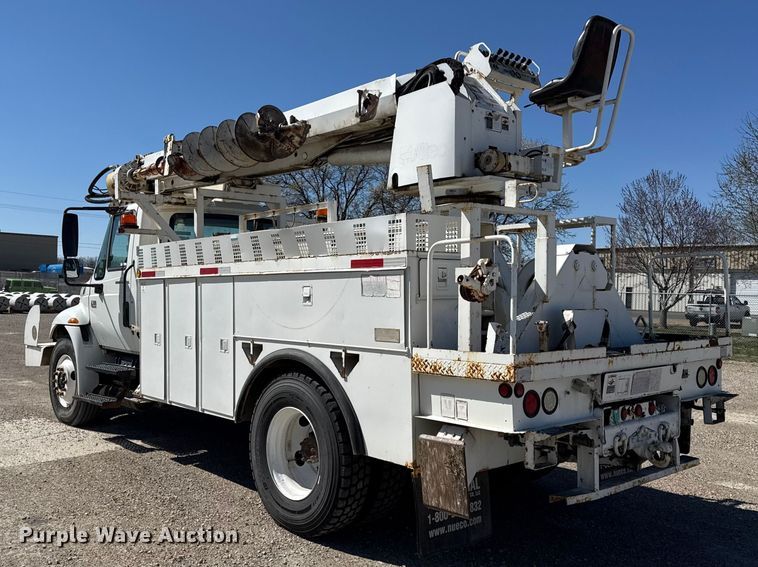image for item DZ4425 2004 International 4300 digger derrick truck