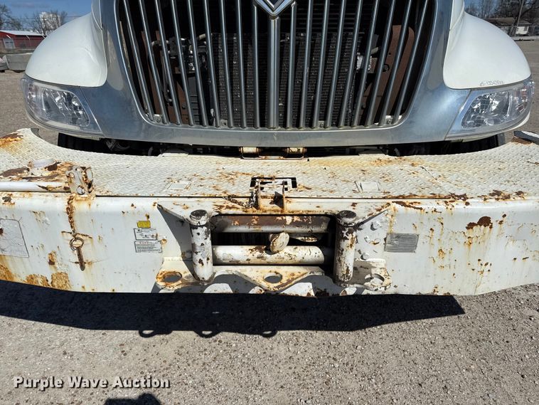 image for item DZ4425 2004 International 4300 digger derrick truck