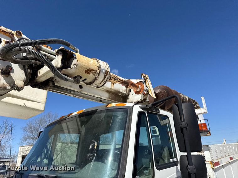 image for item DZ4425 2004 International 4300 digger derrick truck