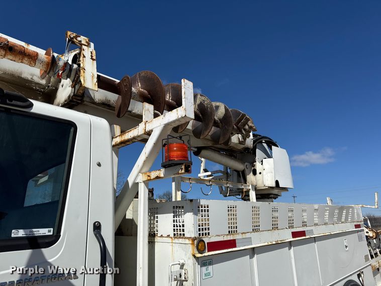 image for item DZ4425 2004 International 4300 digger derrick truck