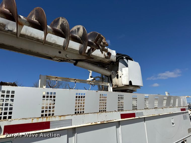 image for item DZ4425 2004 International 4300 digger derrick truck