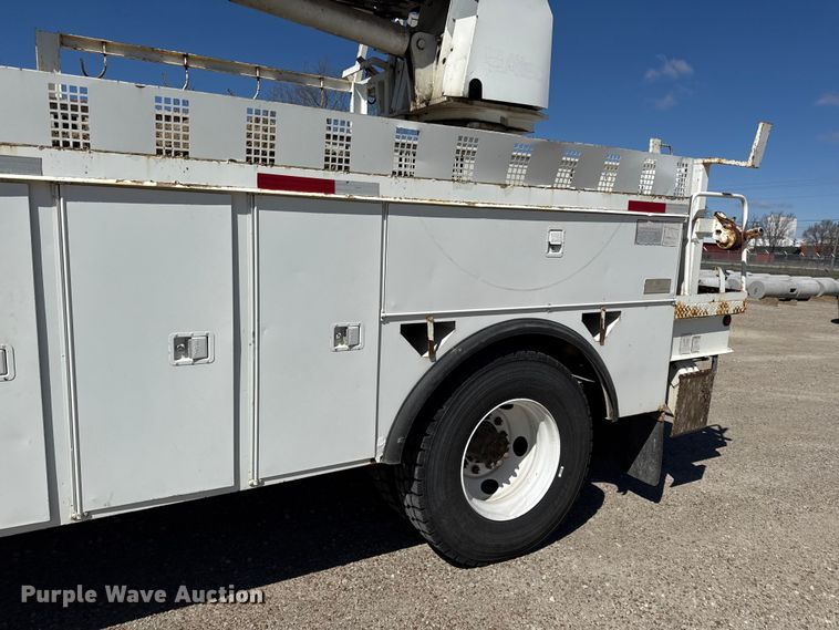 image for item DZ4425 2004 International 4300 digger derrick truck