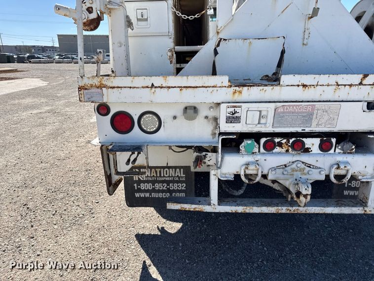 image for item DZ4425 2004 International 4300 digger derrick truck