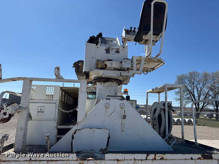 image for item DZ4425 2004 International 4300 digger derrick truck