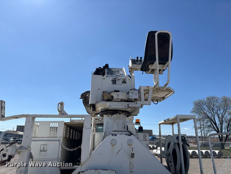 image for item DZ4425 2004 International 4300 digger derrick truck