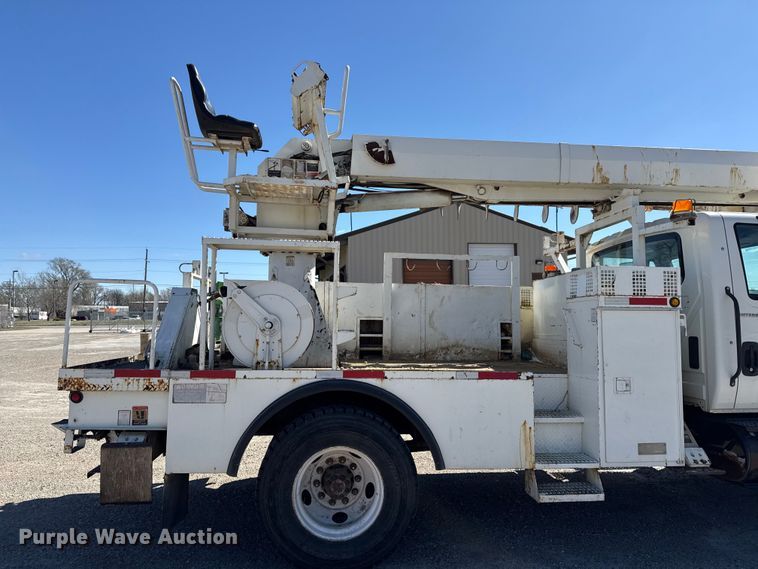 image for item DZ4425 2004 International 4300 digger derrick truck