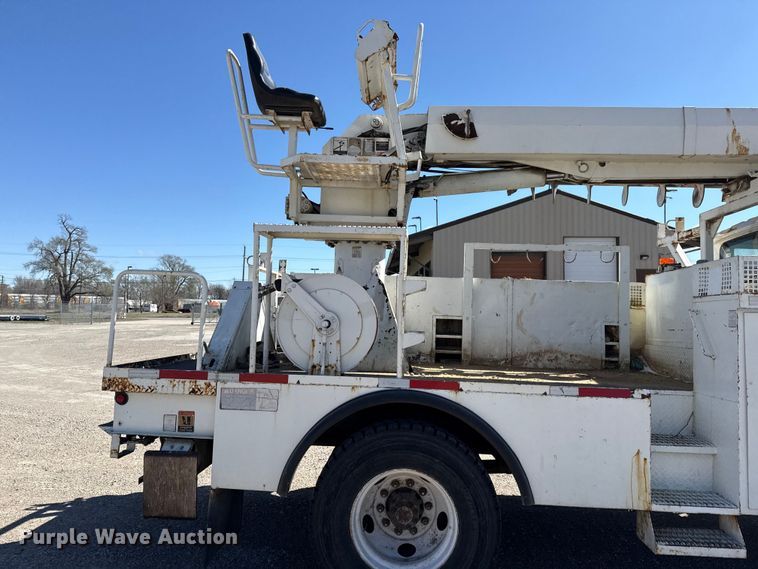 image for item DZ4425 2004 International 4300 digger derrick truck