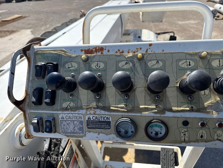 image for item DZ4425 2004 International 4300 digger derrick truck