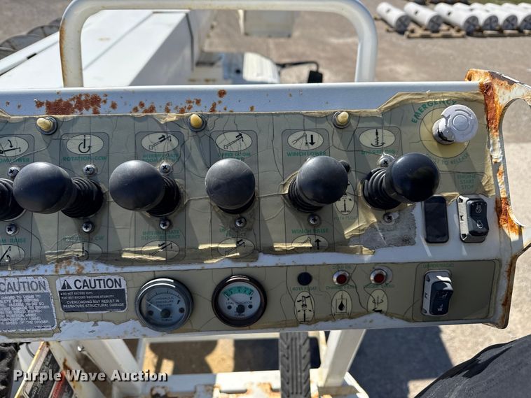 image for item DZ4425 2004 International 4300 digger derrick truck