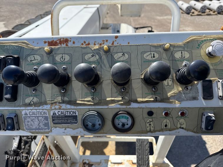 image for item DZ4425 2004 International 4300 digger derrick truck