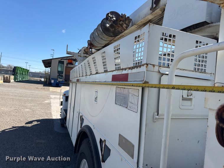 image for item DZ4425 2004 International 4300 digger derrick truck