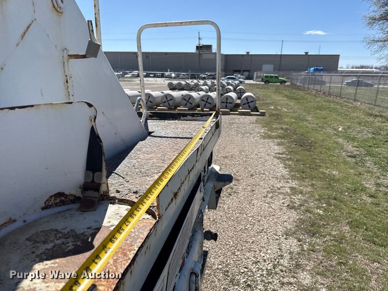 image for item DZ4425 2004 International 4300 digger derrick truck