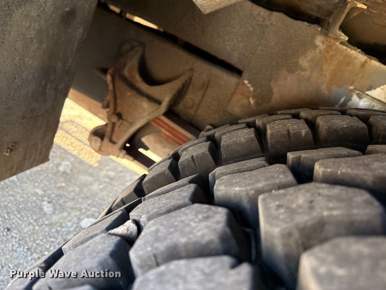 image for item DZ4425 2004 International 4300 digger derrick truck