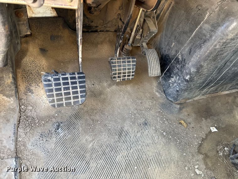 image for item DZ4425 2004 International 4300 digger derrick truck