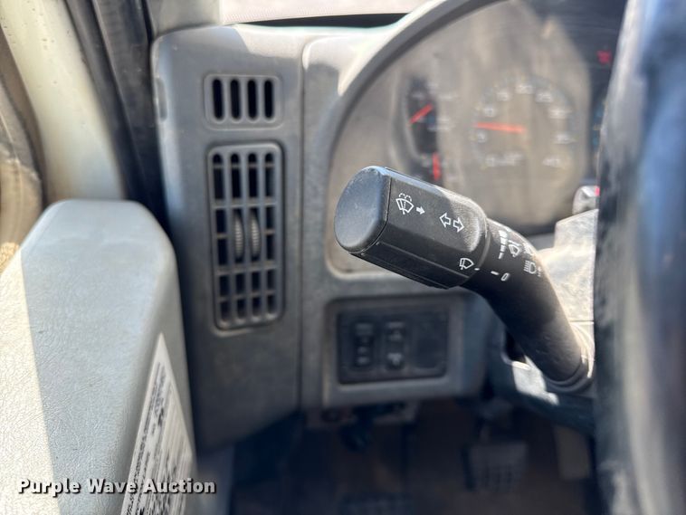 image for item DZ4425 2004 International 4300 digger derrick truck