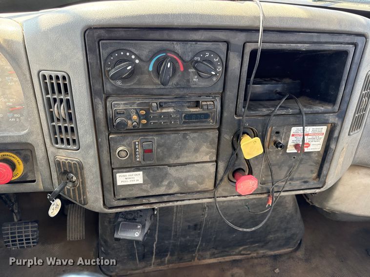 image for item DZ4425 2004 International 4300 digger derrick truck