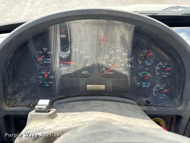 image for item DZ4425 2004 International 4300 digger derrick truck