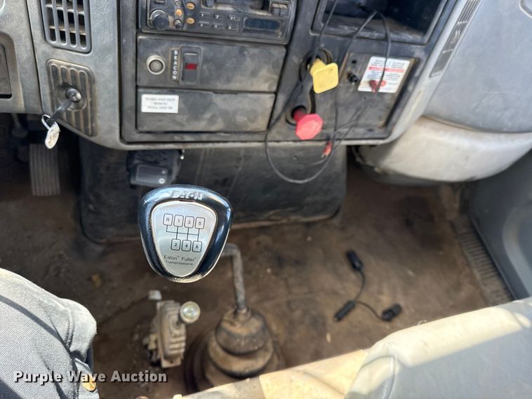 image for item DZ4425 2004 International 4300 digger derrick truck