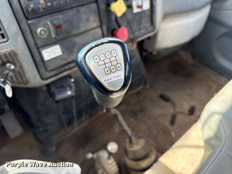 image for item DZ4425 2004 International 4300 digger derrick truck