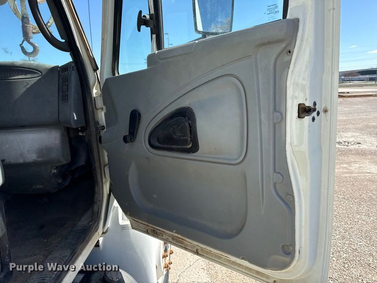 image for item DZ4425 2004 International 4300 digger derrick truck