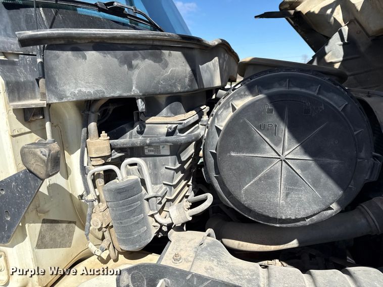 image for item DZ4425 2004 International 4300 digger derrick truck