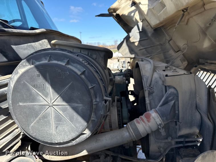 image for item DZ4425 2004 International 4300 digger derrick truck