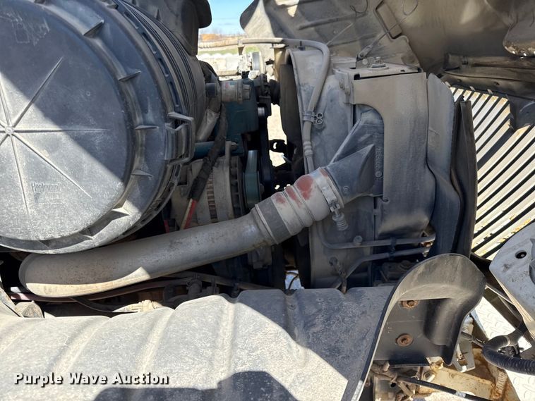 image for item DZ4425 2004 International 4300 digger derrick truck