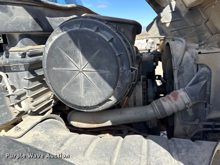 image for item DZ4425 2004 International 4300 digger derrick truck