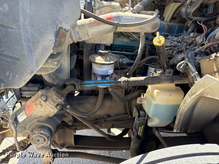 image for item DZ4425 2004 International 4300 digger derrick truck