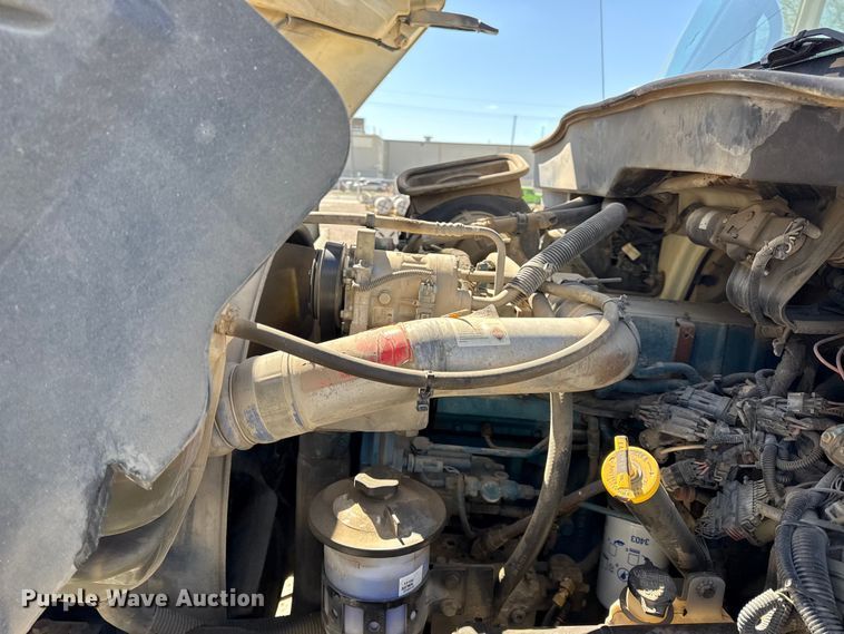 image for item DZ4425 2004 International 4300 digger derrick truck